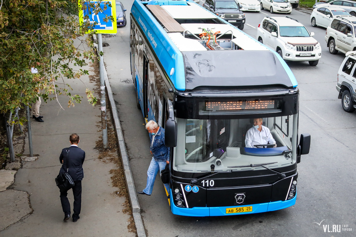 Обычный автобус. Автобус обычный автобус. Обычный автобус адм. Зарядка машин на Дальнем востоке.