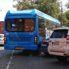 Новый электробус, который вышел на маршрут на прошлой неделе, попал в ДТП на Дальзаводе 