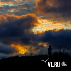 Яркие закаты украшают осеннее небо над Владивостоком