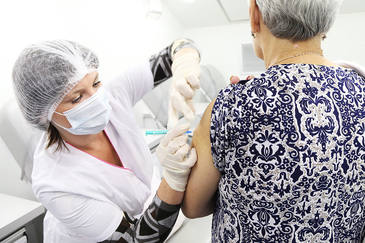 Минздрав сообщил сроки массовой вакцинации от COVID-19 в крае