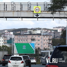 На проспекте 100-летия Владивостока установили временные знаки ограничения скорости 