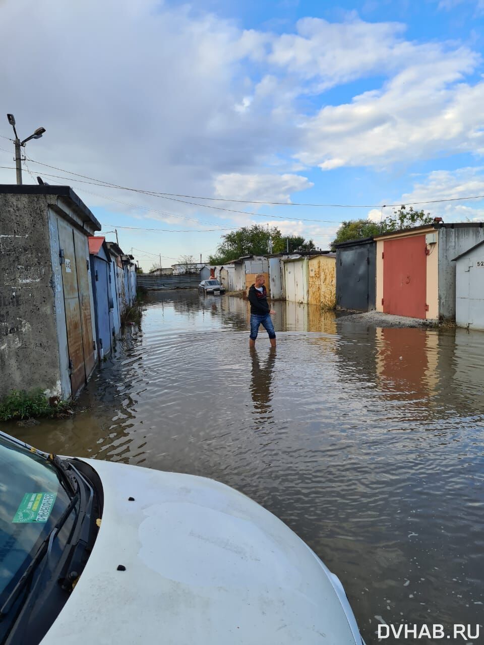 Приказано затопить: ГСК залило водой из-за открытия дамбы в затоне (ФОТО;  ВИДЕО) — Новости Хабаровска