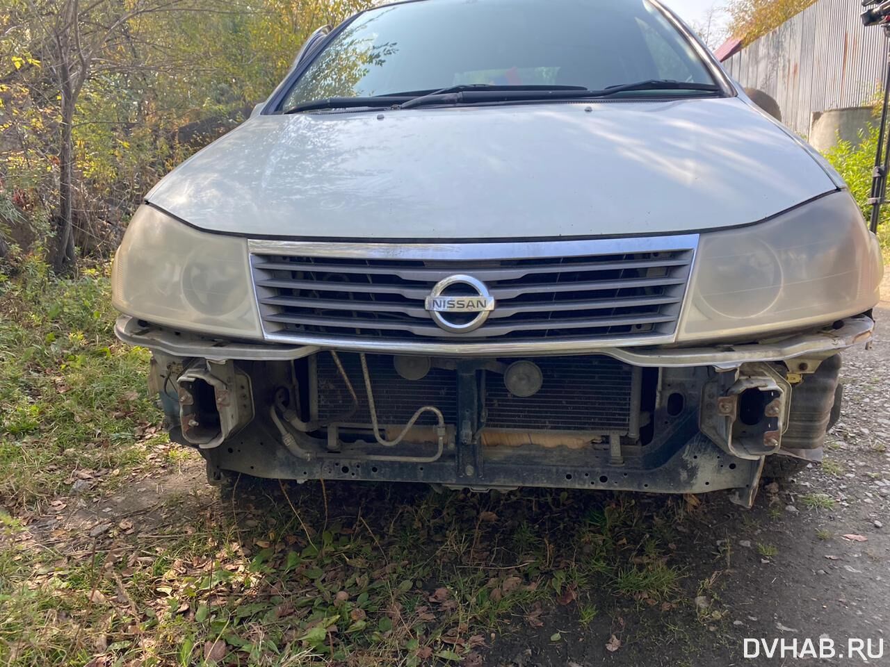 Ночевка с ДТП: угонщик на Nissan Liberty пробил забор коттеджа и сбежал  (ФОТО) — Новости Хабаровска