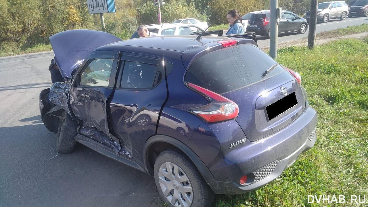 Из-за невнимательности водителя джипа травмирована хозяйка Nissan Juke  (ФОТО) — Новости Хабаровска