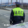 Водитель рейсового автобуса проехал по ногам жительницы Владивостока, выпавшей из салона на остановке, и скрылся с места ДТП
