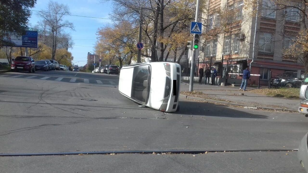 Машина хабаровчанина перевернулась после ДТП на улице Шеронова (ФОТО) —  Новости Хабаровска