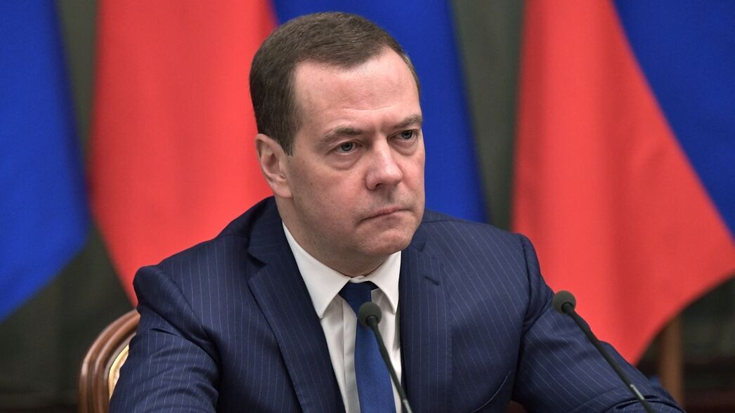Новости к завтраку: Медведев защитит страну от новых инфекций