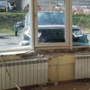 УАЗ «Патриот» съехал с косогора и врезался в здание школы № 83 на ул. Анны Щетининой, 34   — newsvl.ru