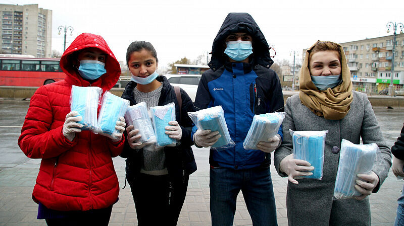 На остановках Хабаровска бесплатно раздали защитные маски (ФОТО)