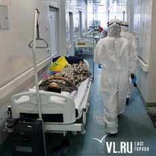 Койки даже в коридорах: в Дальзаводской больнице лежат уже более 430 пациентов с коронавирусом, большинство — пенсионеры 
