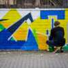 Студенты-дизайнеры украшают стену в районе Семёновской и Адмирала Фокина морскими символами — newsvl.ru