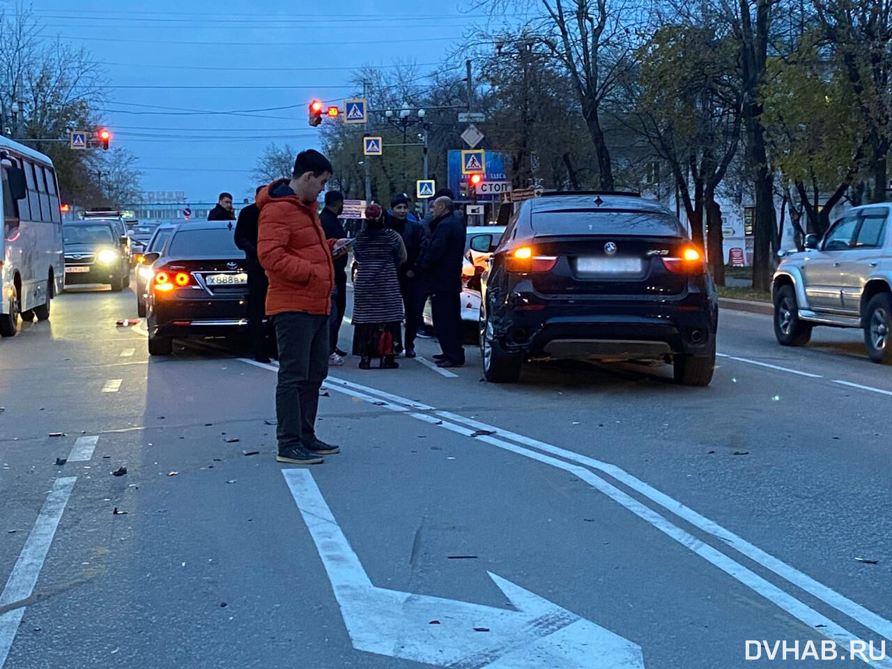 Молодой водитель без прав устроил групповое ДТП на Ленина (ФОТО) — Новости  Хабаровска