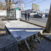 Остановка "Гайдамак" в сторону центра - бетон залит посреди пешеходной дорожки — newsvl.ru
