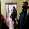 Один врач работает в помещении без дверей — newsvl.ru