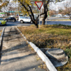 Со стороны Печорской тротуар с двух сторон огорожен бортовыми камнями — newsvl.ru