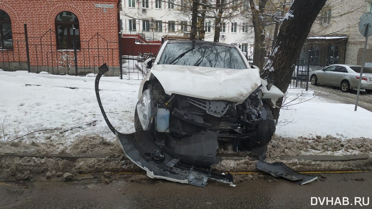 Мертвецки пьяный водитель Dualis протаранил автобус (ФОТО) — Новости  Хабаровска