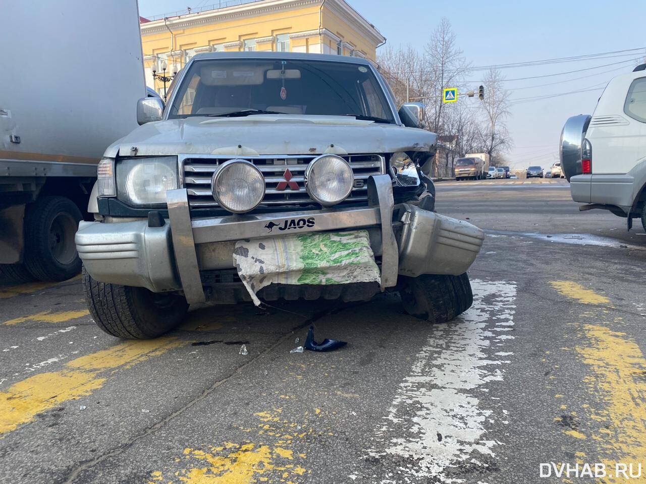 Автолюбительницы на джипах не поделили перекресток (ФОТО) — Новости  Хабаровска