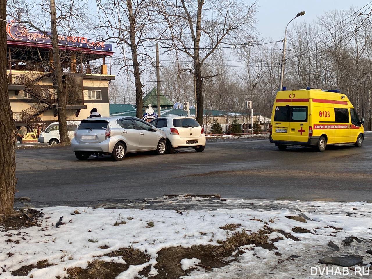 Не заметили друг друга: в Северном столкнулись две машины (ФОТО) — Новости  Хабаровска