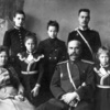 Павел Фёдорович с семьёй. Фото из книги "Владивостокская крепость" — newsvl.ru