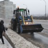 Более 160 дорожных рабочих вышли на уборку пешеходных зон от снега и наледи — newsvl.ru