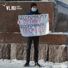 Перед одиночными пикетами на центральной площади активисты присоединились к уборке территории «за Кожемяко» (ФОТО)