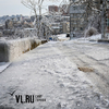 Коммунальный хаос: придомовые территории Владивостока два дня не могут очистить от веток, снега и наледи (ФОТО)