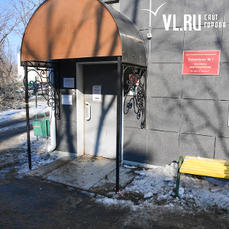 Во Владивостоке на восьмой день после ледяного дождя остаются неочищенными подходы к больницам и травмпунктам 