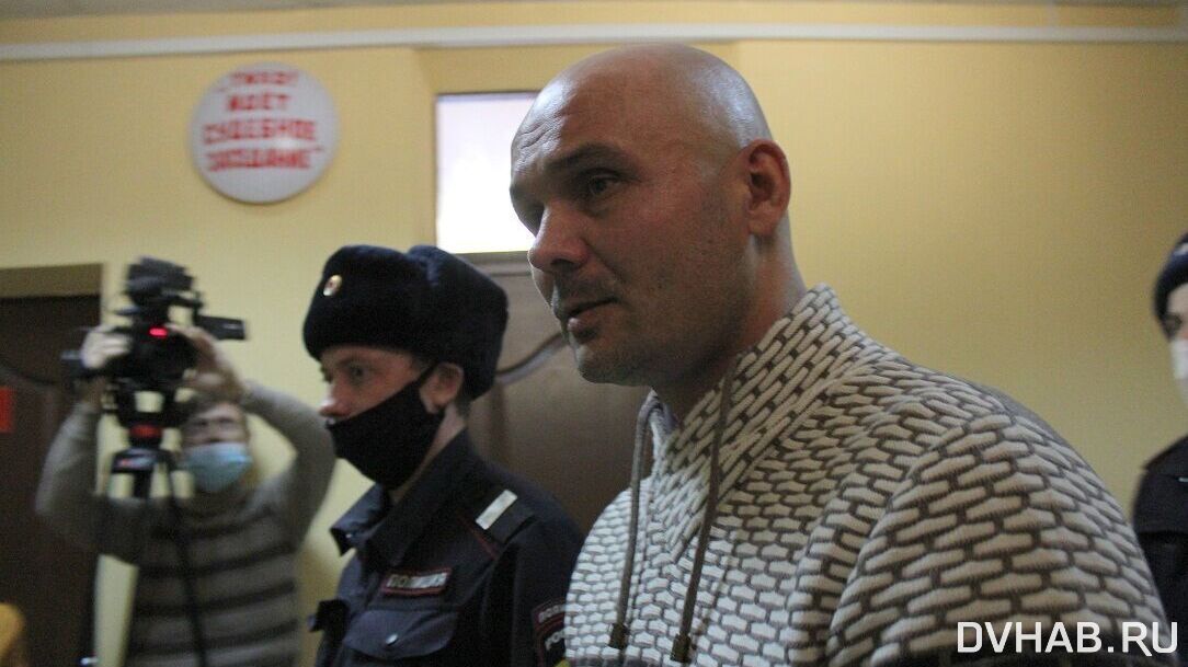Бросивший детей в Шереметьево мужчина освободится через 12 дней