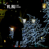 Как в сказке: жителей Владивостока по вечерам манит украшенный новогодней подсветкой Адмиральский сквер