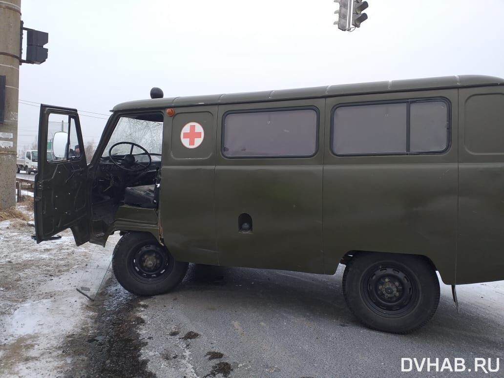 Машина военной медслужбы вылетела с дороги во время снегопада (ФОТО) —  Новости Хабаровска