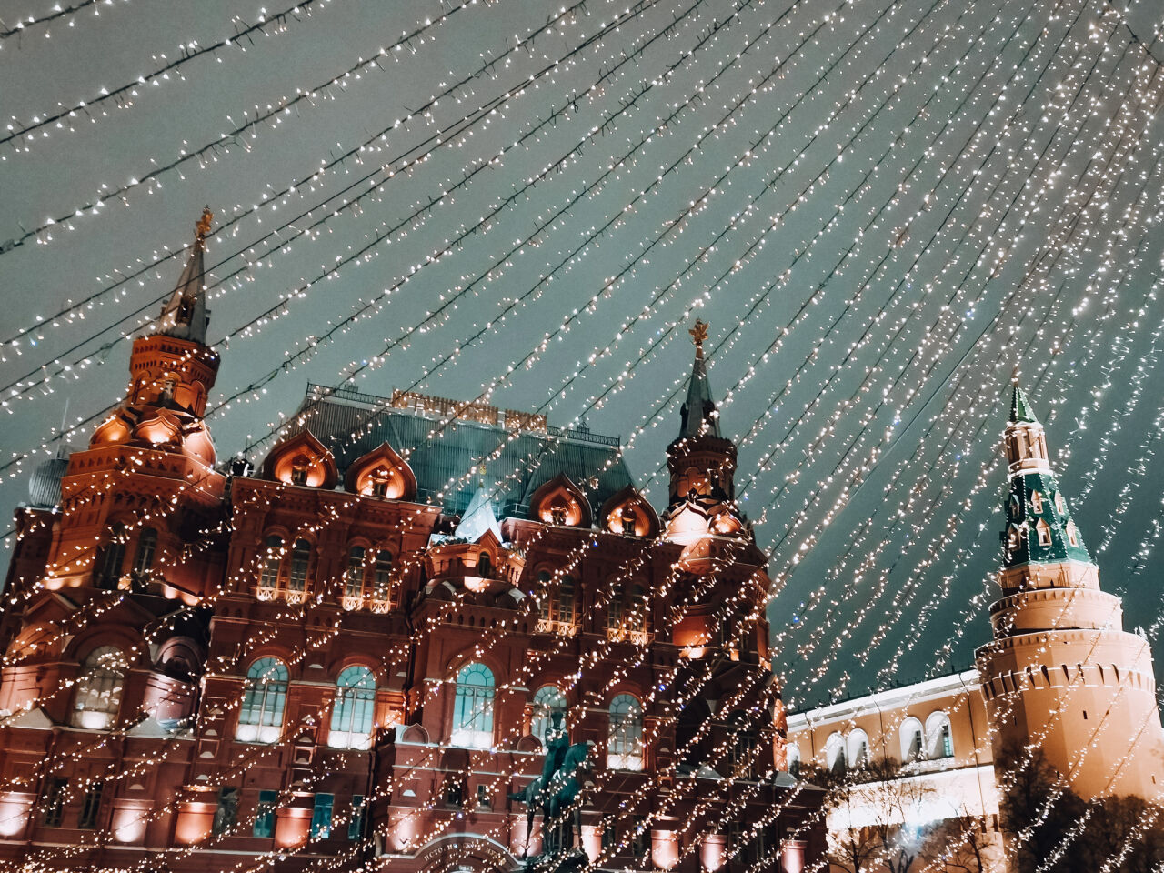 Поехавшие: в новогодней Москве обошлись без ледовых скульптур (ФОТО; ВИДЕО)  — Новости Хабаровска