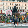 Горожане любуются на украшенные для конкурса ели — newsvl.ru