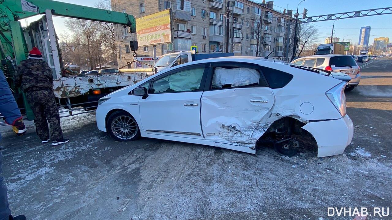 В ДТП сломала ногу супруга виновника аварии (ФОТО; ВИДЕО) — Новости  Хабаровска