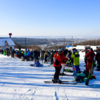 Лыжники, сноубордисты, любители катания на коньках и тюбингах дружно и весело проводят время — newsvl.ru