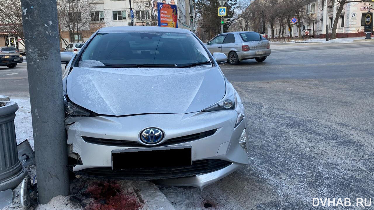 Prius за миллион разбит из-за гололедицы на улице Ленина (ФОТО) — Новости  Хабаровска