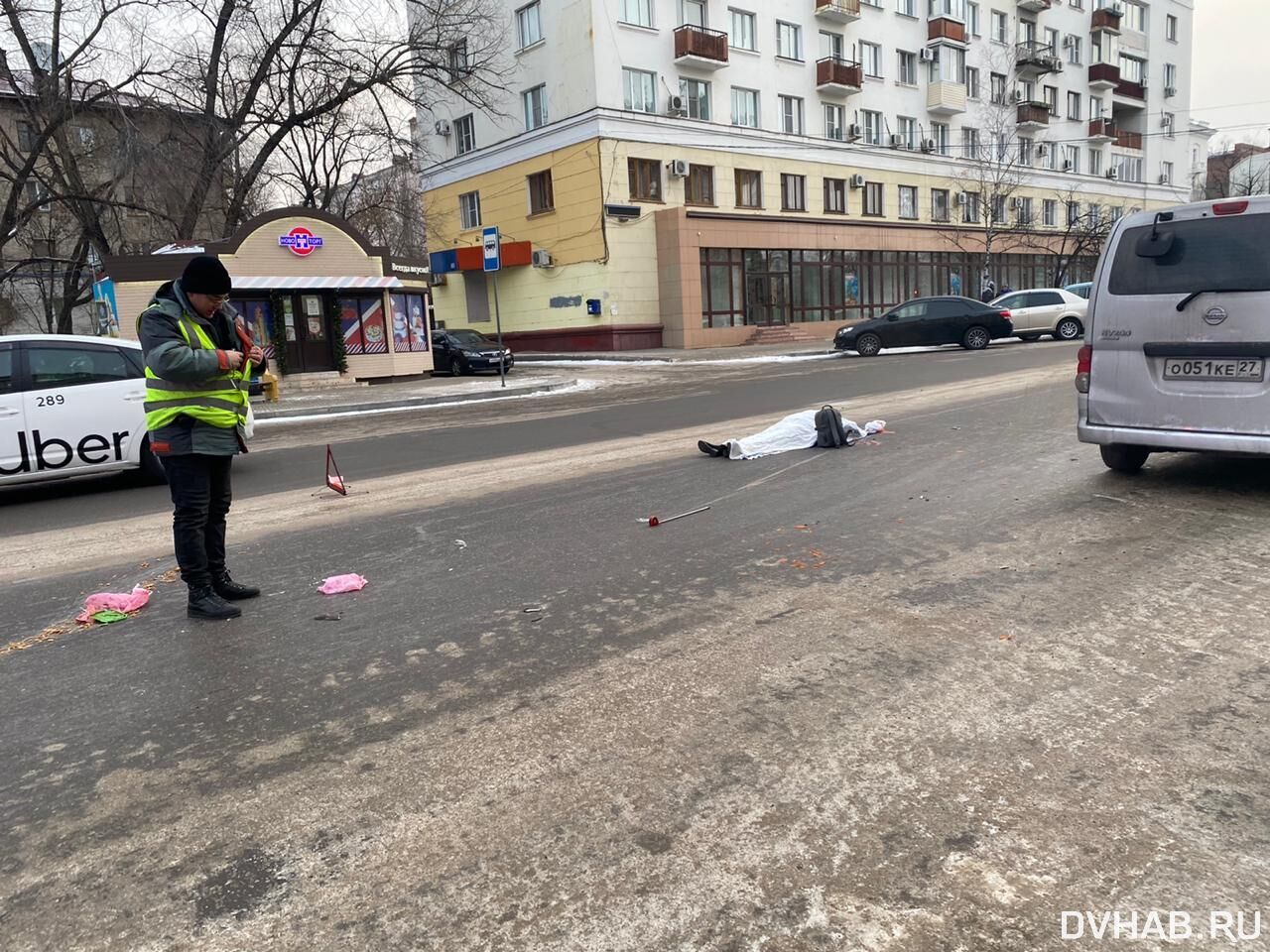 Женщина погибла под колесами сразу двух машин в центре (ФОТО; ВИДЕО) —  Новости Хабаровска