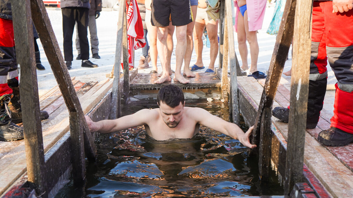 крещение хабаровск. купель в коммунарке. прорубь хабаровск. купель крещение спасо-преображенский. хабаровск красная речку купель иордань.
