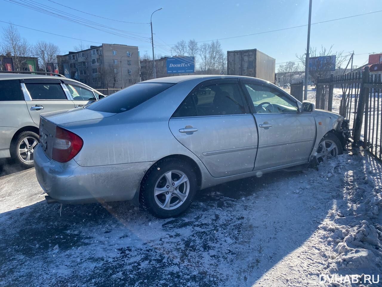 Своего шефа ранил в ДТП водитель Toyota Camry (ФОТО) — Новости Хабаровска