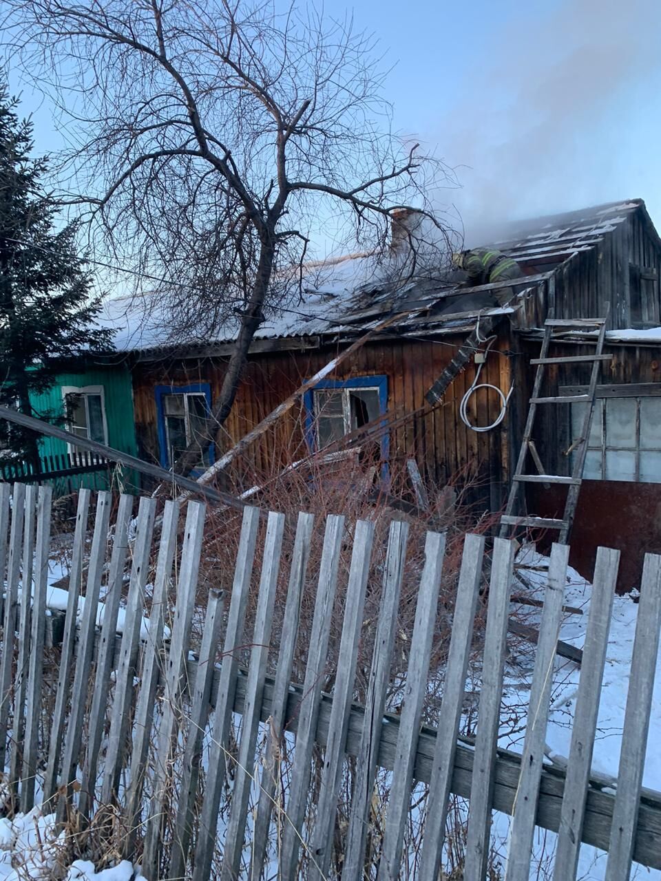 При пожаре в частном доме села Пивань погибли 2 человека (ФОТО) — Новости  Хабаровска