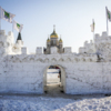 Снежная крепость постепенно разрушается — newsvl.ru