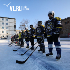 В турнире по дворовому хоккею во Владивостоке определились шесть лидеров