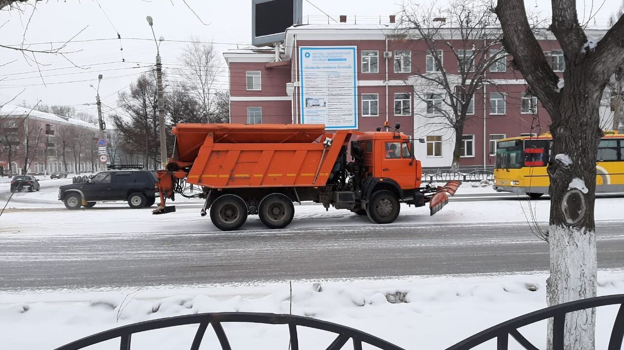 Снег в Комсомольске убирают 16 машин спецтехники — Новости Хабаровска