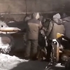 На Океанской с моста упал снегоуборочный трактор (ВИДЕО)
