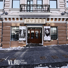 Безопасно не везде: как после снегопада выглядят тротуары в центре Владивостока 