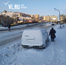 Ночью во Владивостоке будут вывозить снег с дорог — автомобилистов просят не парковаться на Светланской, Алеутской и Океанском проспекте