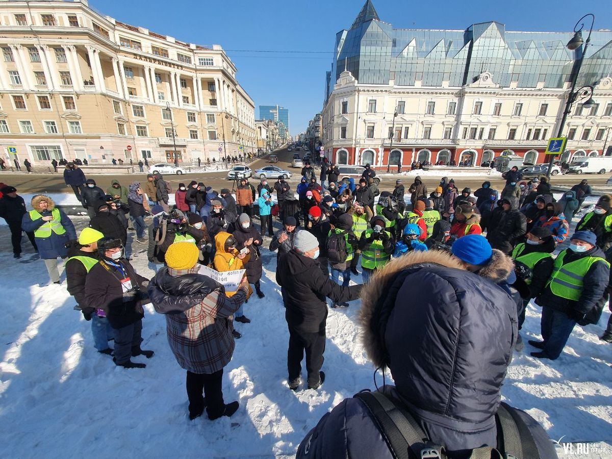 Новости дня в мире сегодня читать. Митинг Хабаровск зимой. Новости дня. Владивосток митинг сейчас. Митинг за Навального Хабаровск.