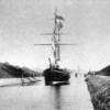 Фотография 1899 года  – открытие канала.  Первой идёт шхуна «Алеут». Фото из книги «Владивостокская крепость» — newsvl.ru