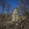 Остатки памятника на острове — newsvl.ru