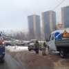 Дорожные службы посыпают дорогу песком — newsvl.ru