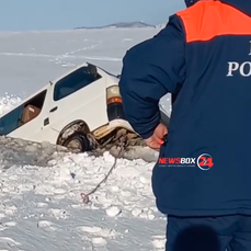Прокуратура проводит проверку по сообщениям о затонувшем у острова Попова автомобиле